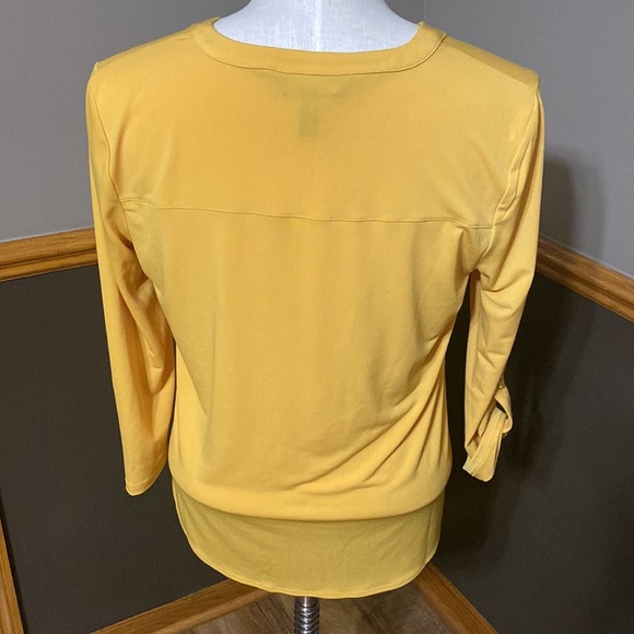 Ellen Tracy gold v neck 3/4 sleeve blouse size medium - Picture 2 of 9